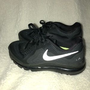 All Black Nike Air Max - Size 7